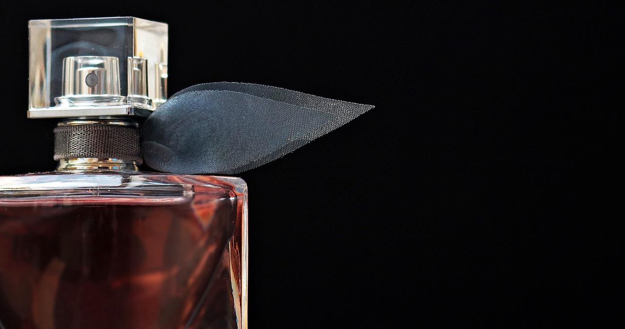 6 zapachów perfum, które powinna mieć każda kobieta