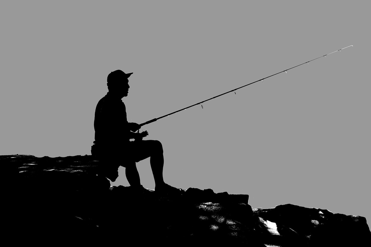 Pierwsze kroki w wędkarstwie – czyli co zabrać na ryby?