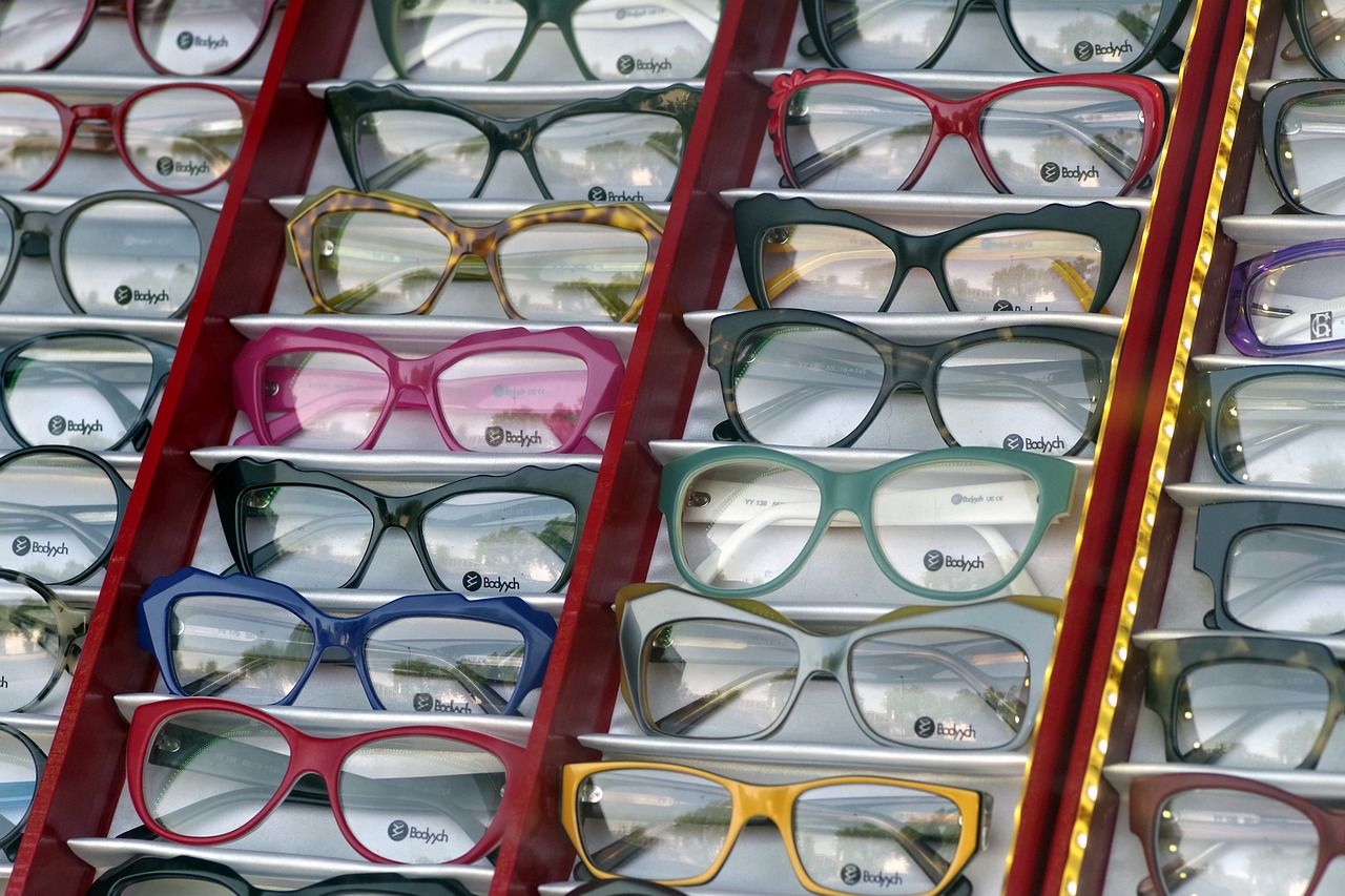Rodzaje soczewek do okularów korekcyjnych, w które warto zainwestować