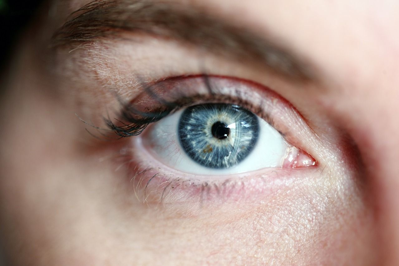 Jakie są korzyści związane z laserową korekcją wzroku?