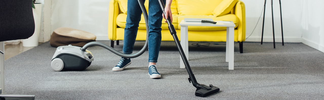 Jak zadbać o czystą podłogę w domu – rodzaje odkurzaczy