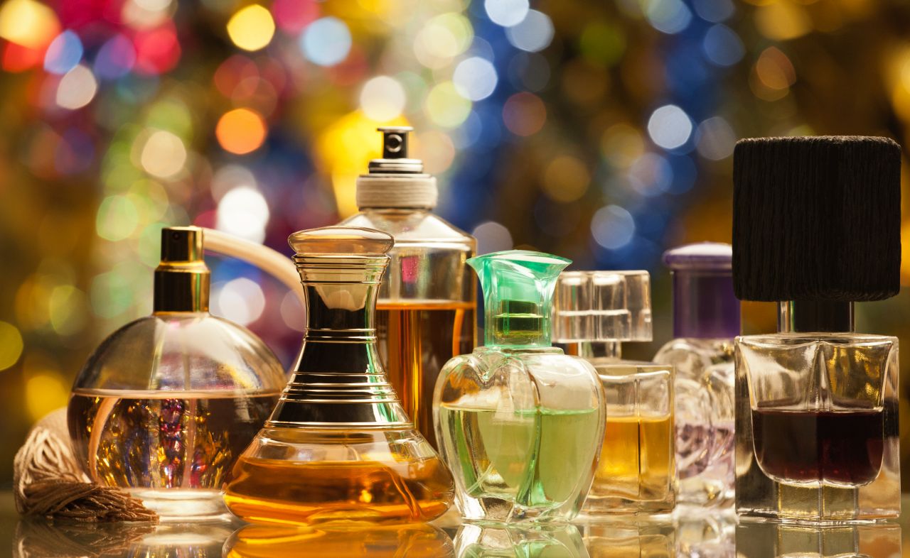 Perfumy i ich odpowiedniki – jakie typy i rodzaje można wyróżnić na rynku